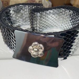 Vtg Silver Tone Flower Buckle 90’s Shiny Metallic Scale Belt Light Stretch